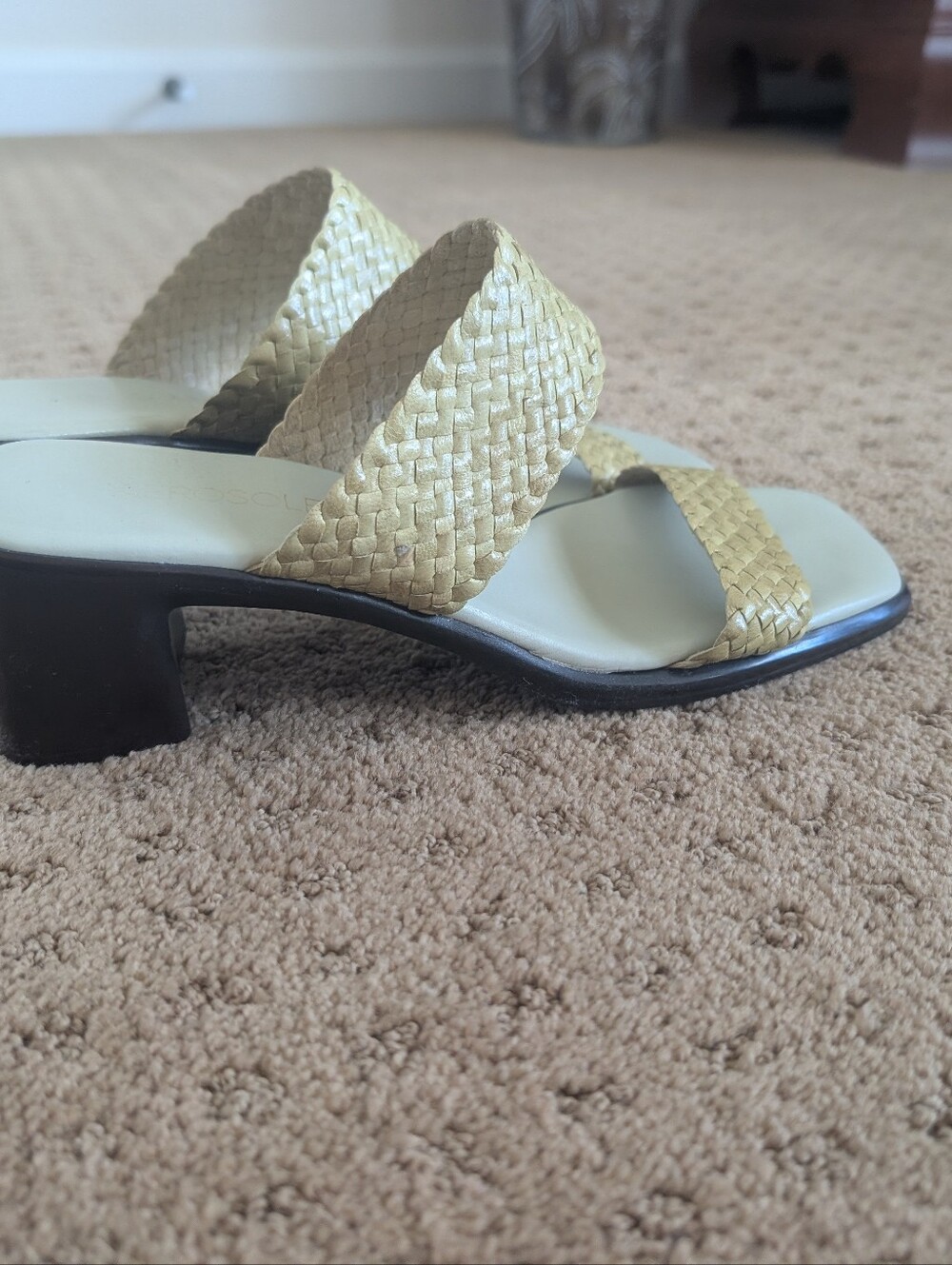 Aerosoles Light Green Sandals, Size 7, 2.5 Inch Heels - Picture 2 of 7